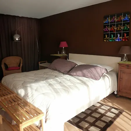 Bed and Breakfast A La Maison Jaune Ναντ